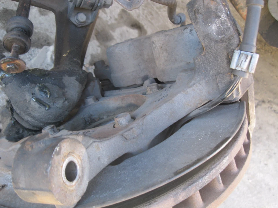 01-06 Chevy Silverado Suburban 2500 Pickup HUSILLO DELANTERO NUDILLO 4X4 Izquierdo Foto 2 de 3