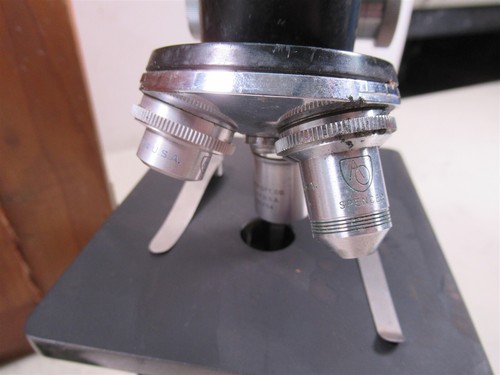 Bausch & Lomb Optical Vintage Microscope Monocular with 3 Objectives Wood Case - 第 4/24 張圖片