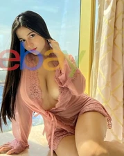 Pandora Kaaki Gorgeous Model 8x10 Glossy Photo