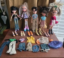 Bratz x 5 Dolls and Clothes Bundle Shoes Accessories