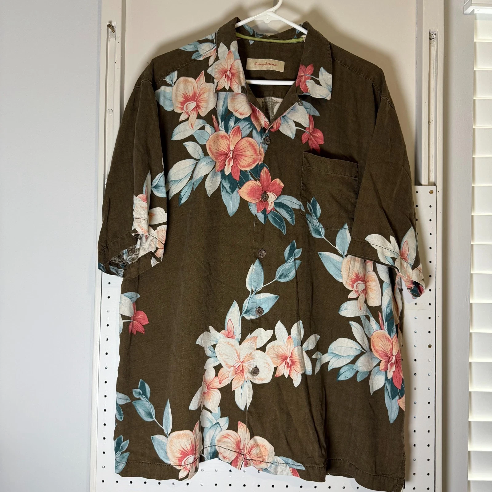 Tommy Bahama Hawaiian Shirt Men's Size XL Brown Silk Floral Button Short Sleeve
