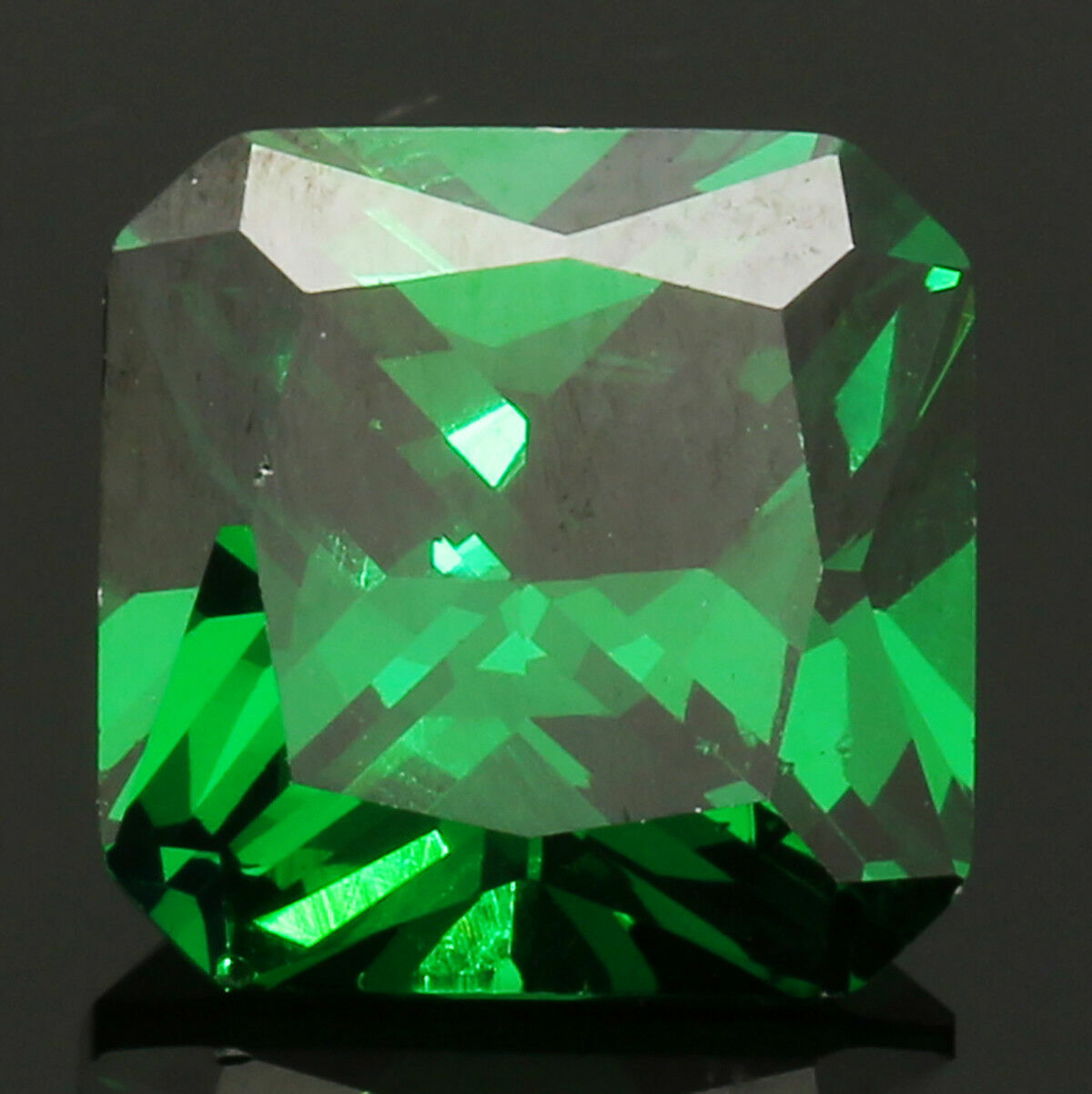 10X10mm 5.61CT Green Sapphire Zirconia Gems Faceted Cut Loose Gemstones
