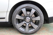 rolls royce cullinan 22"silver badge alloy wheels with good tyres. tpm /Centres