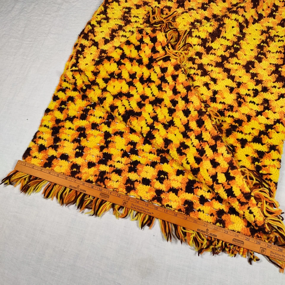 Manta vintage hecha a mano de ganchillo afgana a rayas amarillas y naranjas 54x48" Foto 4 de 4