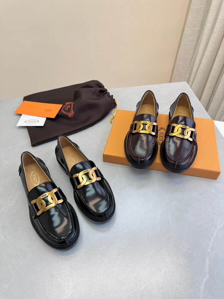 Mocassins femininos casuais Tod's biqueira redonda sola grossa fivela de metal - Imagem 3 de 4