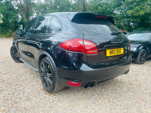 2011 PORSCHE CAYENNE 4.8 TURBO 493BHP - LEATHER, HEATED SEATS, DUAL CLIMATE - Picture 4 of 17