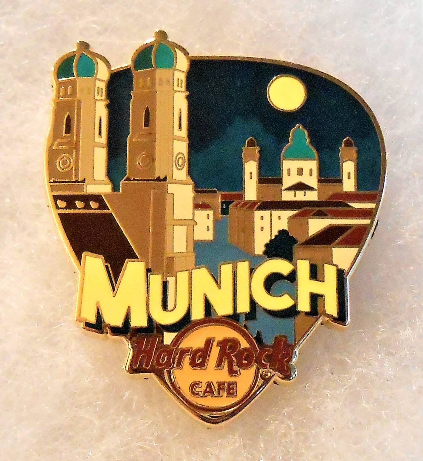 HARD ROCK CAFE MUNICH GREETINGS FROM GUITAR PICK SERIES PIN # 95872