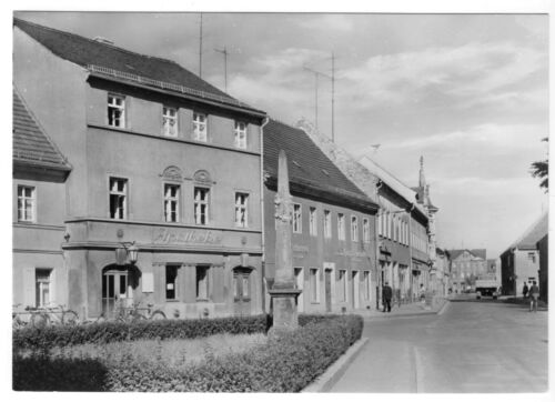 AK, Elsterwerda, Hauptstr. mit Postmeilensäule und Apotheke, 1973 - Afbeelding 1 van 1
