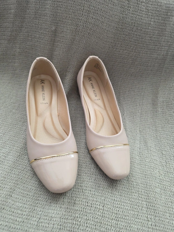 Zapatos de cuña Anne Klein iFlex Mildred nude talla 6,5 M detalle dorado silenciosos de lujo Foto 2 de 4
