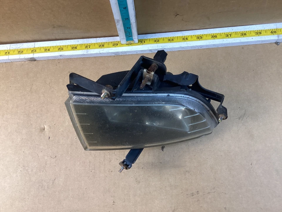 Luz antiniebla delantera derecha del lado del pasajero Hyundai Sonata 2006-2008 92202-3K0 OEM Foto 2 de 4