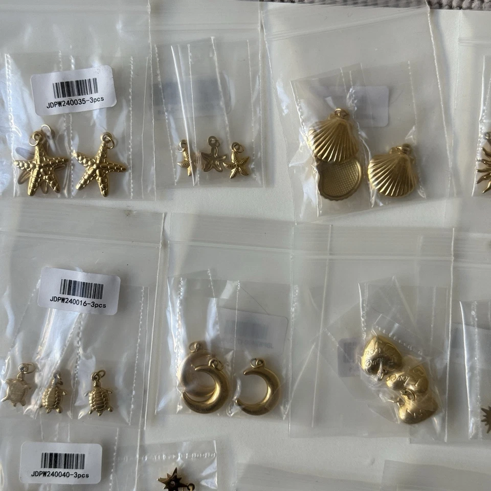 Lote al por mayor de 72 dijes impermeables chapados en oro de 18 quilates de acero inoxidable Foto 2 de 4