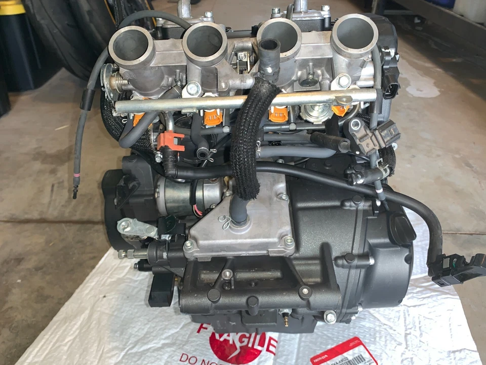 Yamaha FZ6R 2009 09-17 OEM MONTAJE COMPLETO DEL MOTOR  Foto 2 de 4