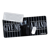 Wednesday Addams Schreibtischunterlage Mauspad Mit Give Me A Hand Design