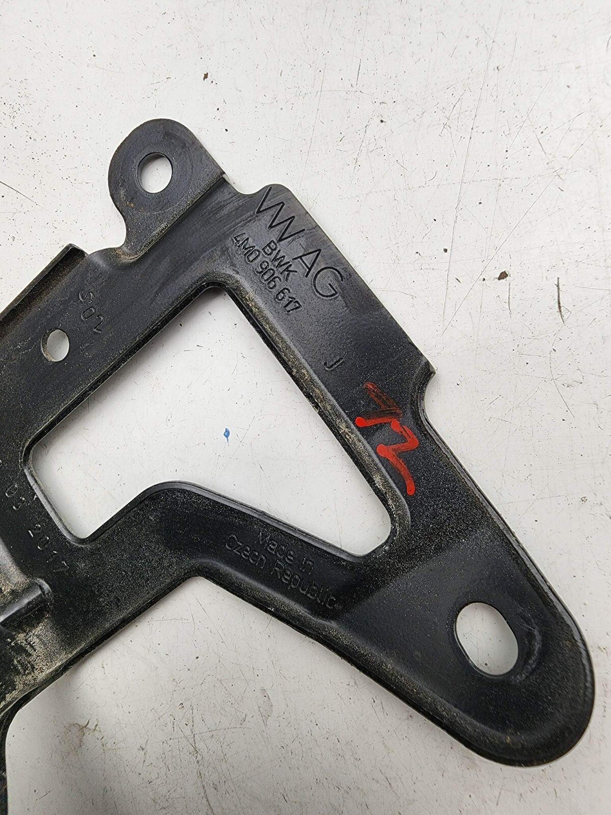 2017 2018 2019 AUDI Q7 3.0L GAS AUXILIARY AIR PUMP MOUNT BRACKET 