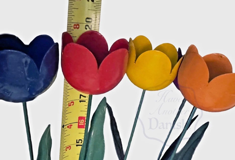 Set of 5 Colorful Tulip Metal Garden Stakes Outdoor Flower Yard Art Pre-owned - Image 2 of 4
