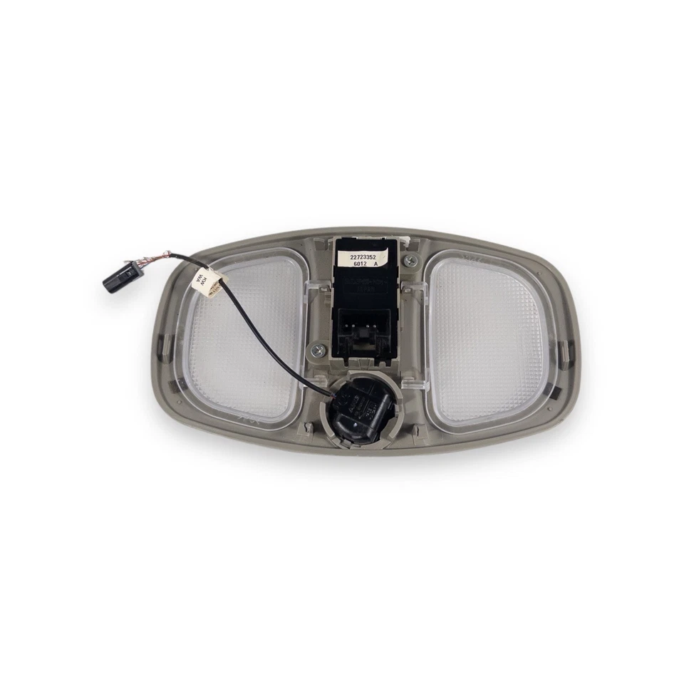 Lente de luz de techo domo delantero Saturn Vue/Equinox/Torrent 2002-2007 con techo corredizo Foto 2 de 4