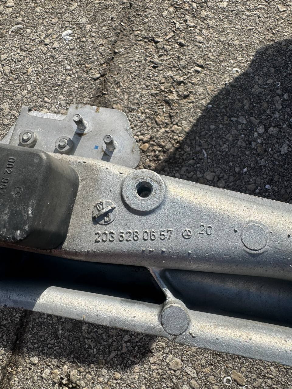 01-09 Mercedes CLK350 CLK 550  C350 Front Engine Subframe Cradle Sub Frame OEM