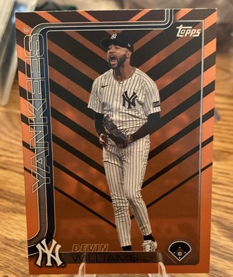 2025 Topps Update Series - Devin Williams #US178 Holiday Orange & Black Foil