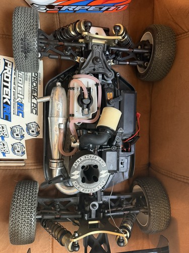 Serpent SRX8 RTR 1/8 Nitro Buggy w/2.4GHz Radio & .21 Engine