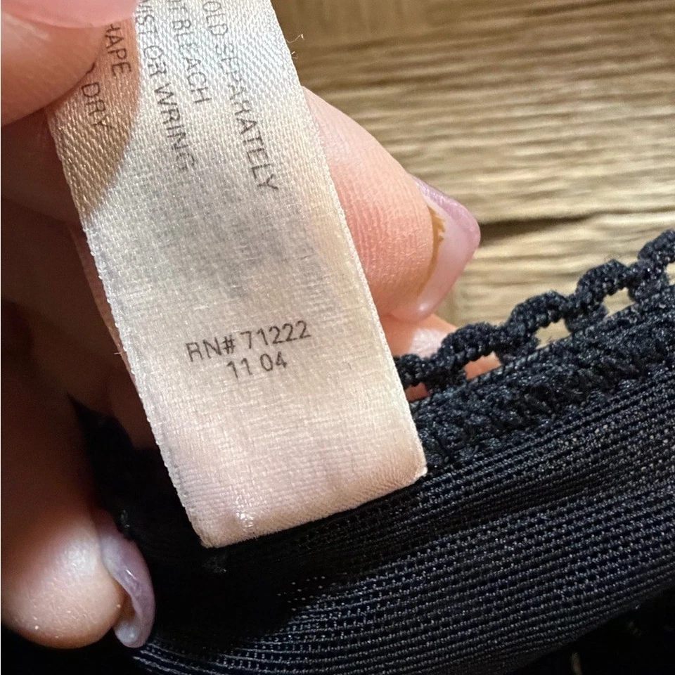 Victoria's Secret Y2K Chemise de Encaje Negro con Dobladillo de Pañuelo Bordado Rosa Foto 3 de 4