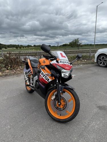 2012 Honda CBR125r Repsol Edition - Picture 3 of 4