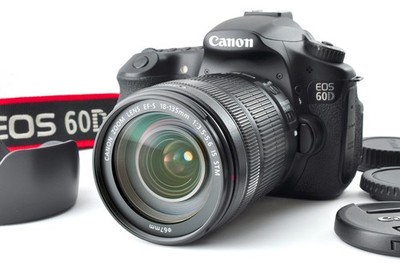 Canon EOS 60D + EF-S 18-135mm IS Zoom Lens Kit [Near MINT] 18.0MP DSLR Camera