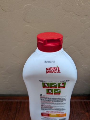 Fórmula enzimática para perros Nature's Miracle removedor de manchas y olores 32 fl oz (dañado) - Imagen 2 de 3