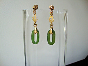 Authentic VTG GREEN JADE FENG SHUI OVAL CIRCLE " LUCKY ! " GOLD PLATED DANGLE STUD EARRING