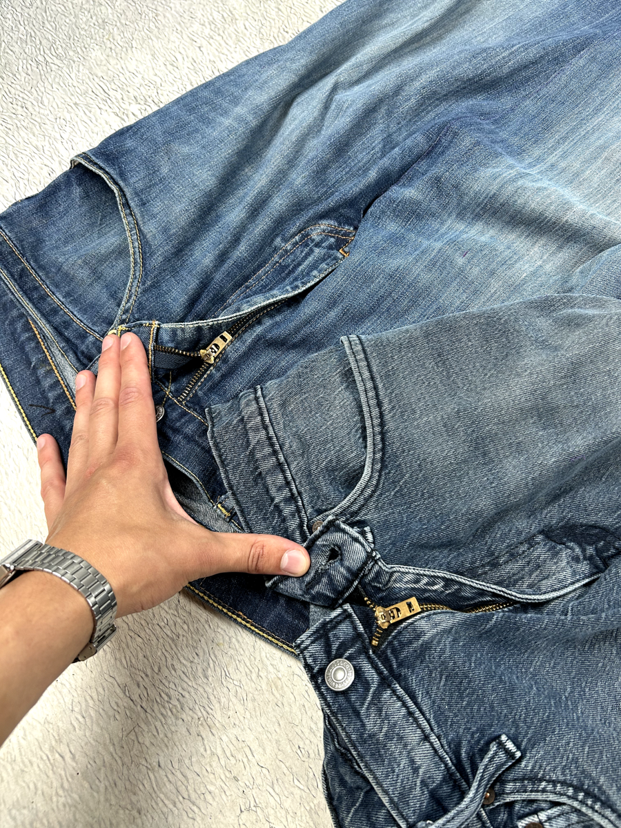 36 LEVI'S SKATE CUSTOMIZED EXPANSION