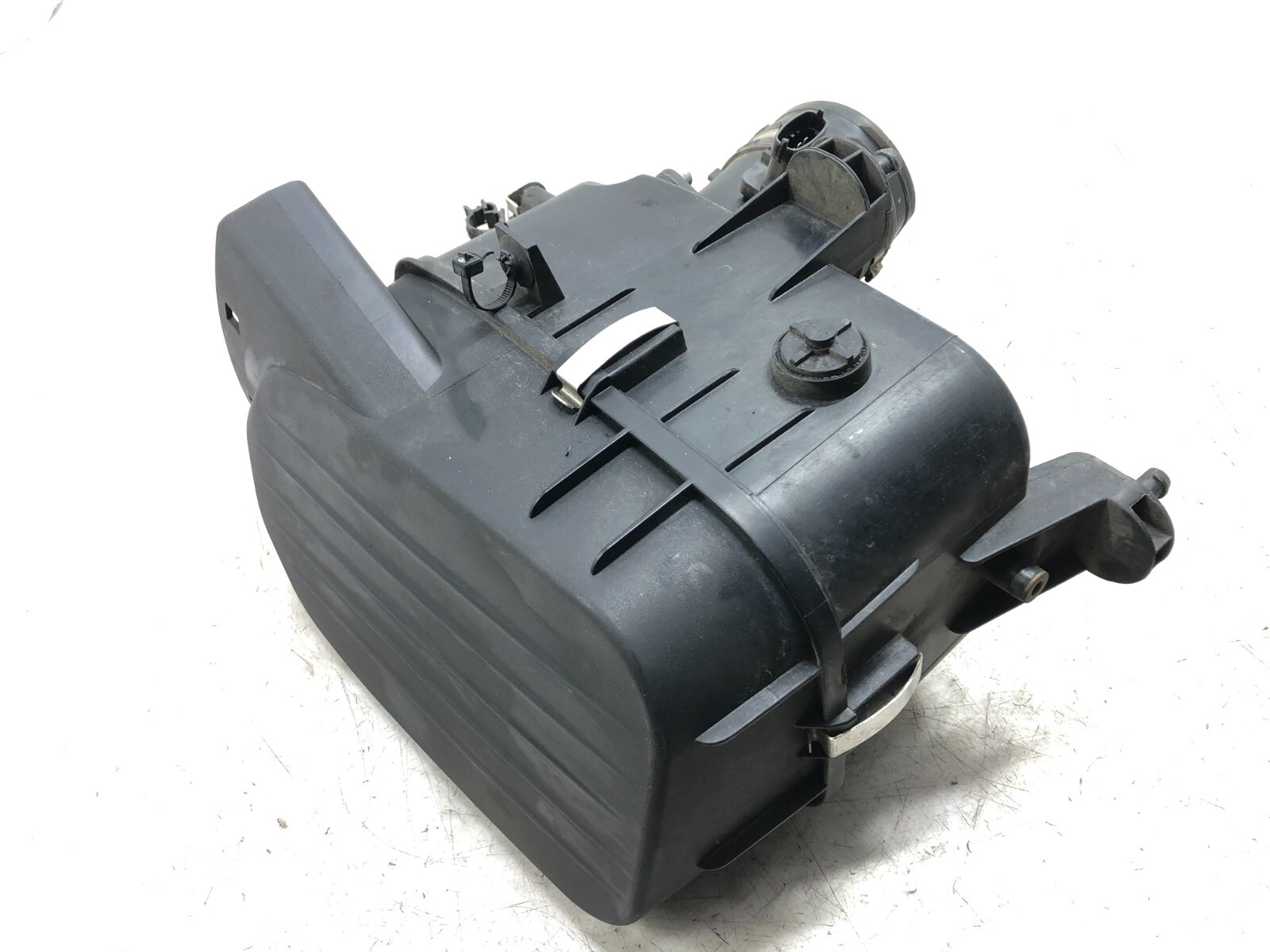 2014-2020 MASERATI GHIBLI SQ4 3.0L RIGHT PASS FRONT AIR CLEANER FILTER BOX OEM.