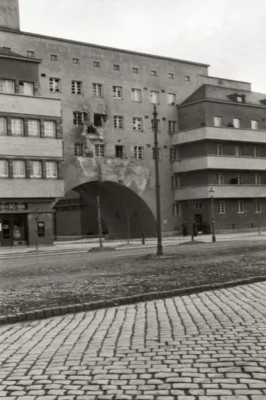 Zerstörtes Karl-Marx-Gebäude nach den kommunistischen Ausschreitungen in Wien 4x6 Foto
