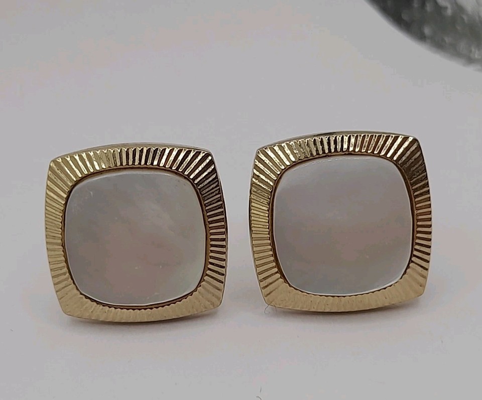 Vintage gold-plated mother-of-pearl cufflinks with that classic mid-century gentleman swagger — the kind of accessory that makes people ask where you got them.