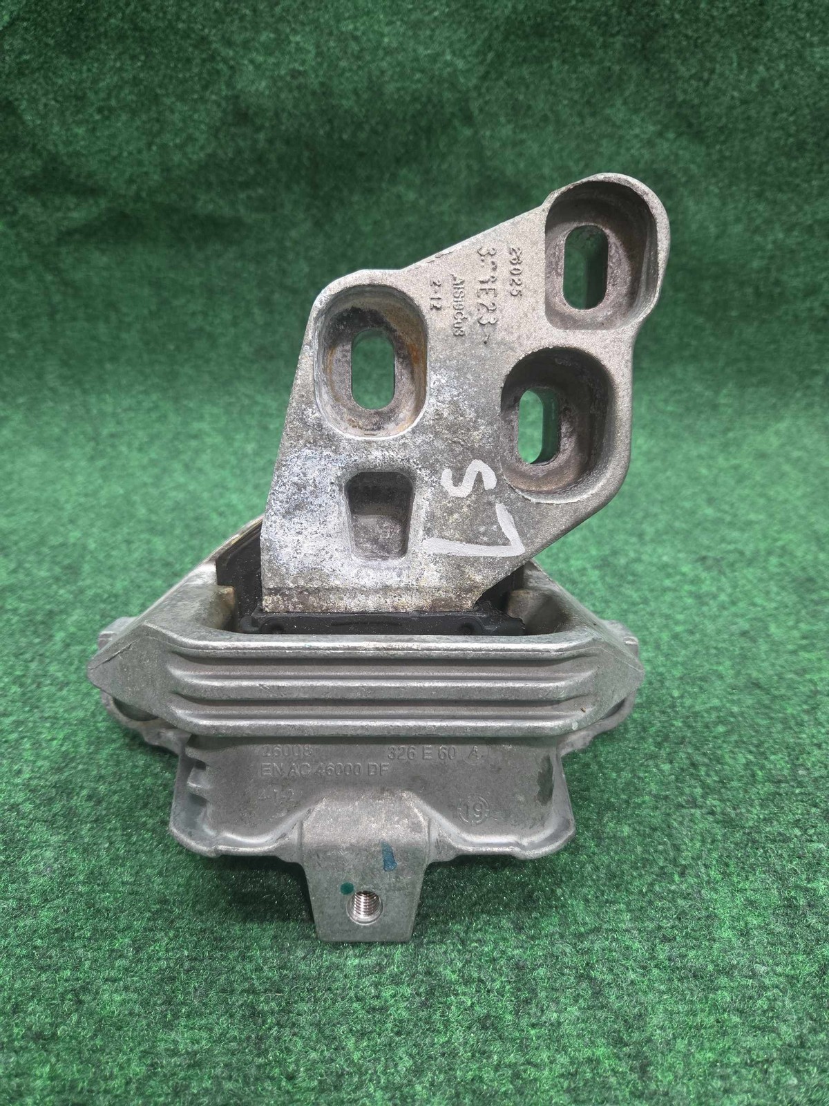 2015-2020 Mercedes Benz Gla 250 Left Transmission Bracket 65k Ml Oem A2462400617