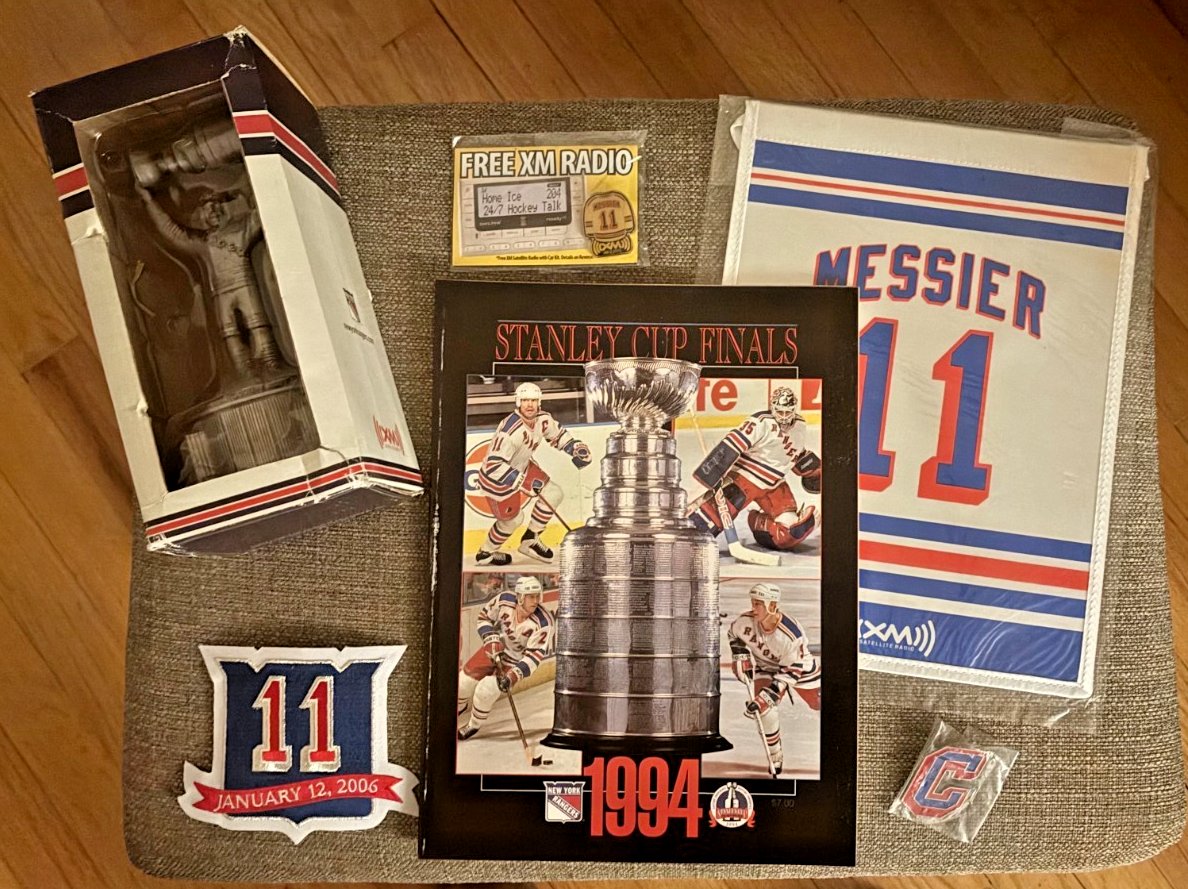 Rare Items #11 Mark Messier New York Rangers (Banner, Pins, Statue, Program)