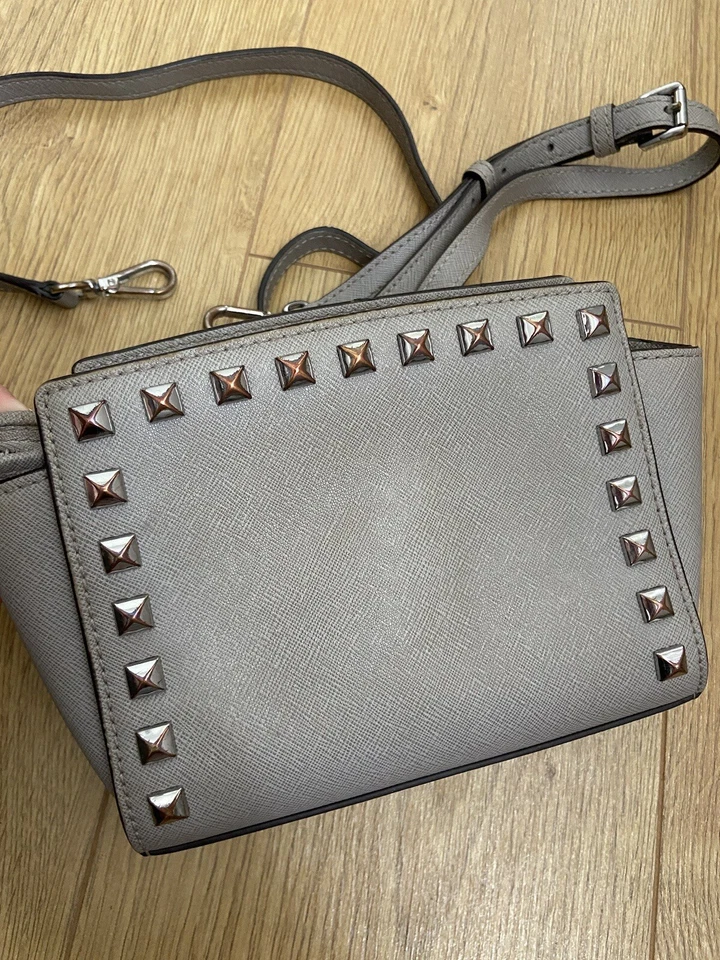 Michael Kors Mini Selma Grey Leather Studded Shoulder Bag - Image 3 of 4