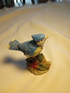 981 - Royal Heritage Bluejay on Log w/Holly 4"
