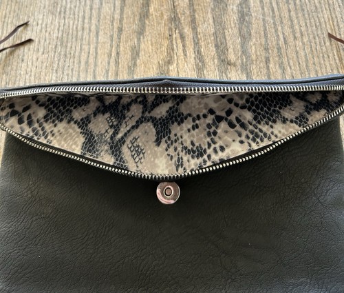 Clutch Handtasche veganes Leder schwarz - Bild 11 von 12