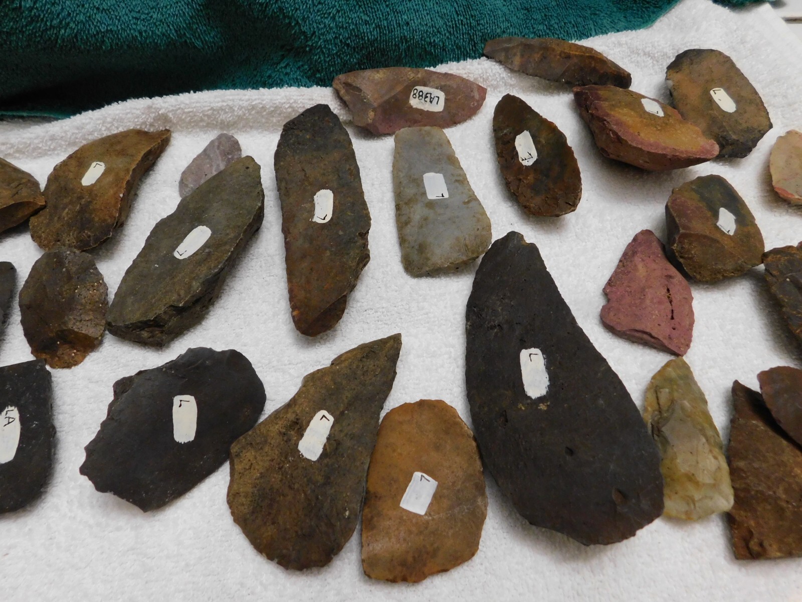 30 early native american stone scrapers and arrowhead parts eBay