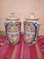 Coppia di albarelli da farmacia in ceramica smaltata con coperchio, DERUTA