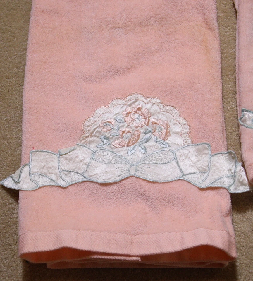 Juego de 2 toallas de baño adornadas melocotón floral satinado caballero sábado vintage Foto 2 de 4