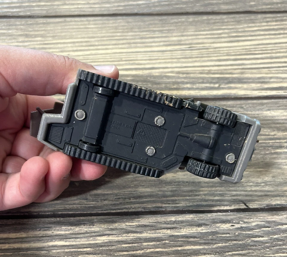 Kenner Mega Force Vehículo Tridente Despliegue Rápido Combustible V-Rocs Juguete Foto 3 de 3