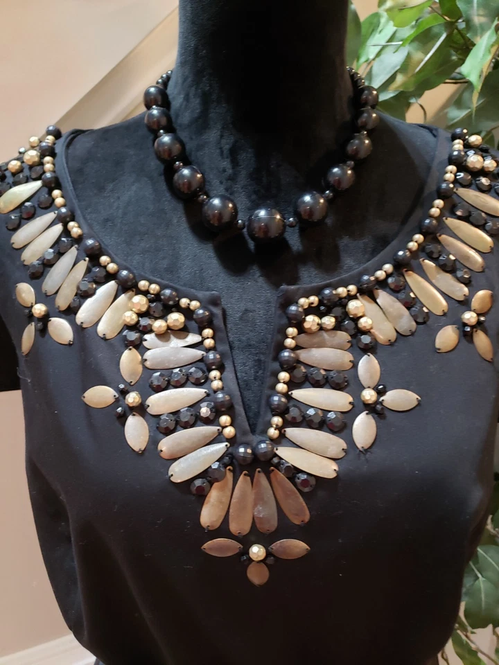 Vestido feminino Alfani preto com miçangas na cintura gola V manga curta comprimento do joelho 18W - Imagem 3 de 4