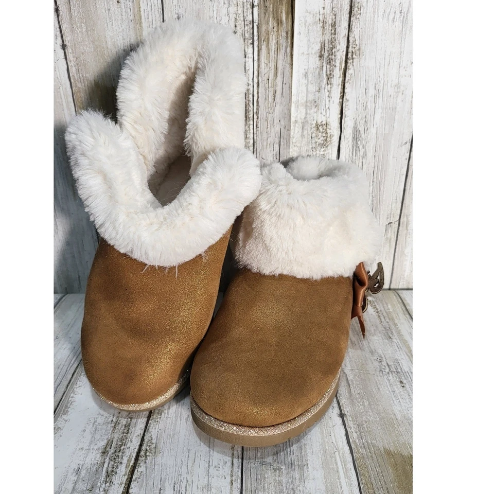 Zapatillas botín Juicy Couture para mujer doradas brillantes de piel sintética acogedoras cálidas Foto 2 de 4