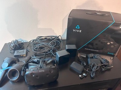 HTC Vive Virtual Reality Original Full Kit - Very Good Condition - Works great