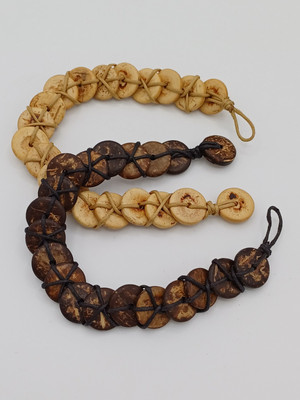 2er Set natürliche & satte braune Kokosnuss Muschel Perlen Kordel Armbänder
