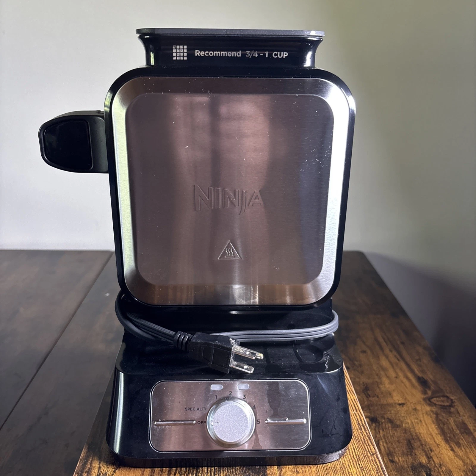 Ninja BW1001C NeverStick PRO Belgian Waffle Maker Vertical Design