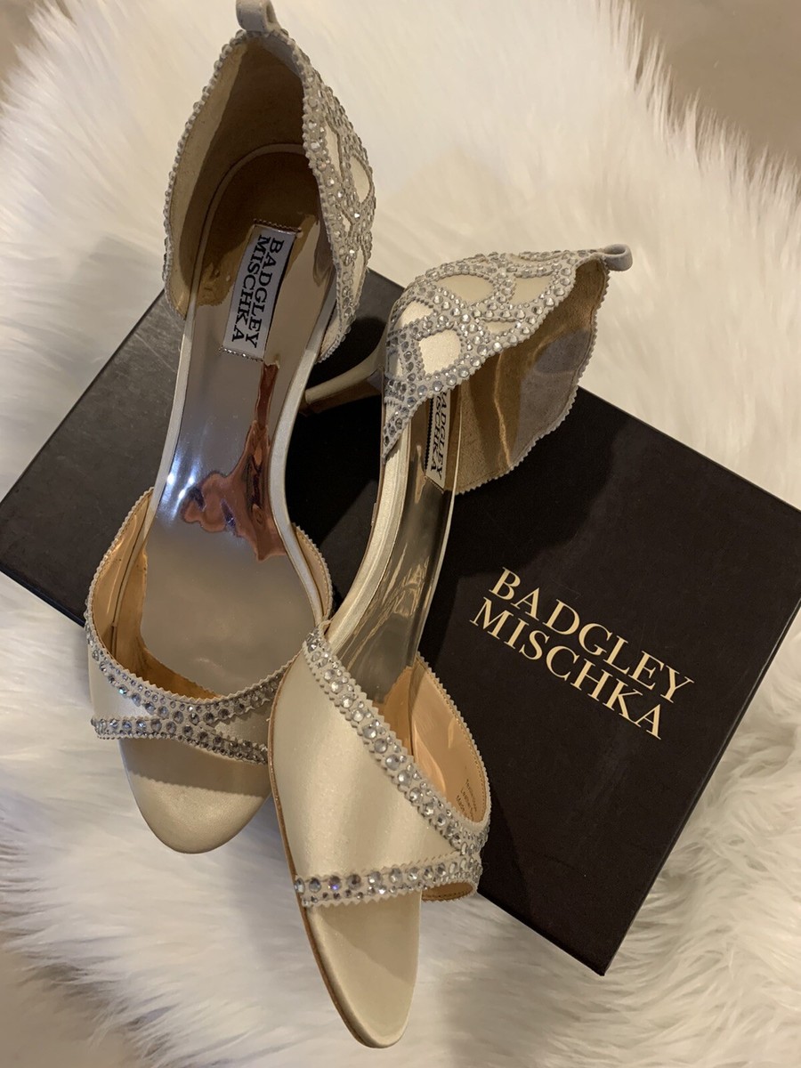 BADGLEY MISCHKA Gillian Satin Size 10 Wide
