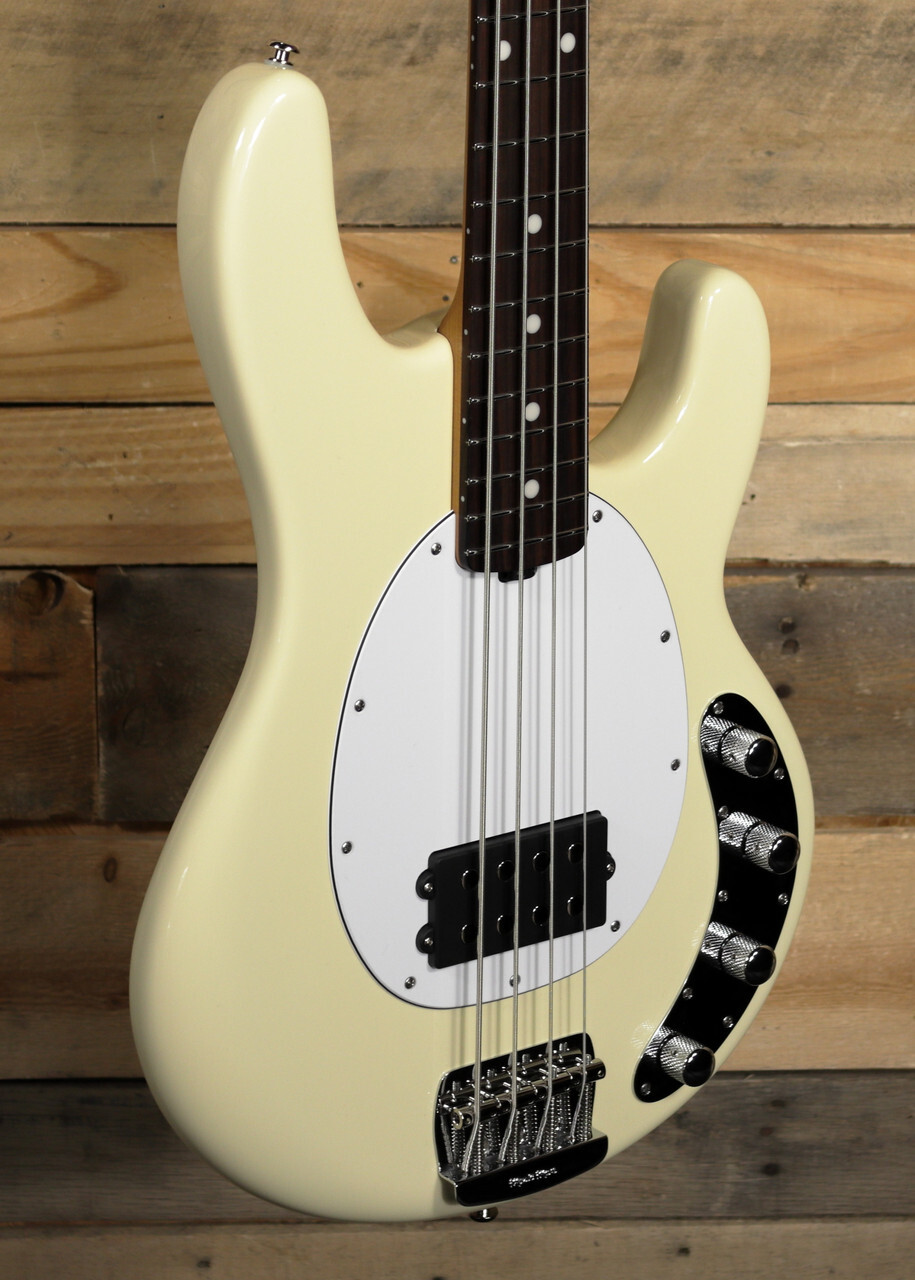 Музыкальный человек StingRay Special Bass Buttercream с футляром 448090₽