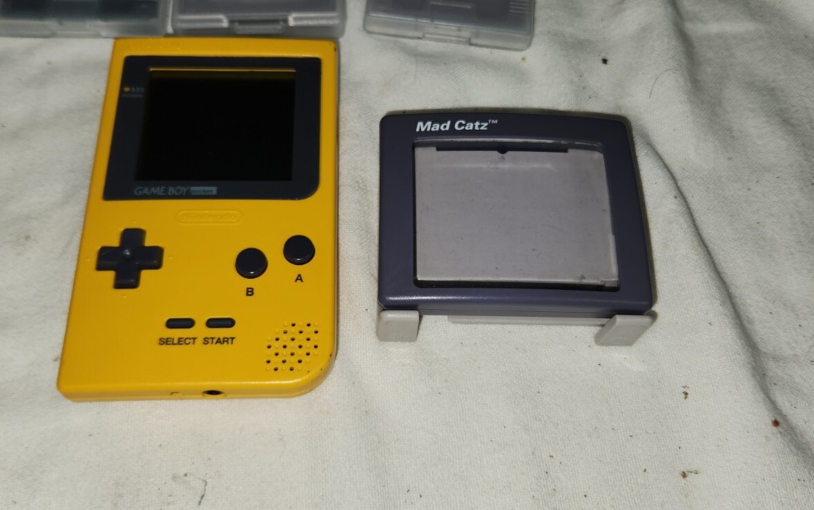 Nintendo Game Boy Pocket Yellow MGB-001 With case 3 games Mad Catz 