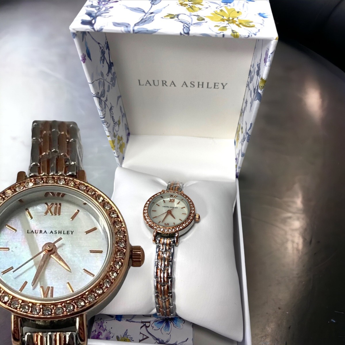 Laura Ashley Womens 25mm Elegant Crystal Bezel Panther Link